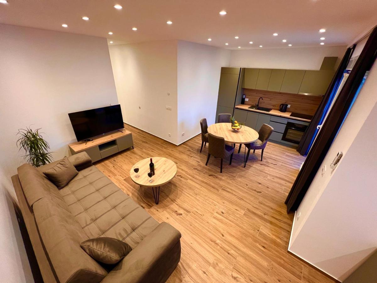 Vila Zrina - Apartmani トロギール エクステリア 写真