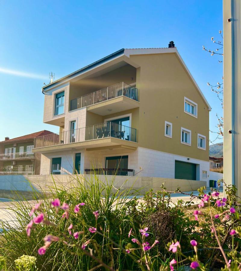 Vila Zrina - Apartmani トロギール エクステリア 写真