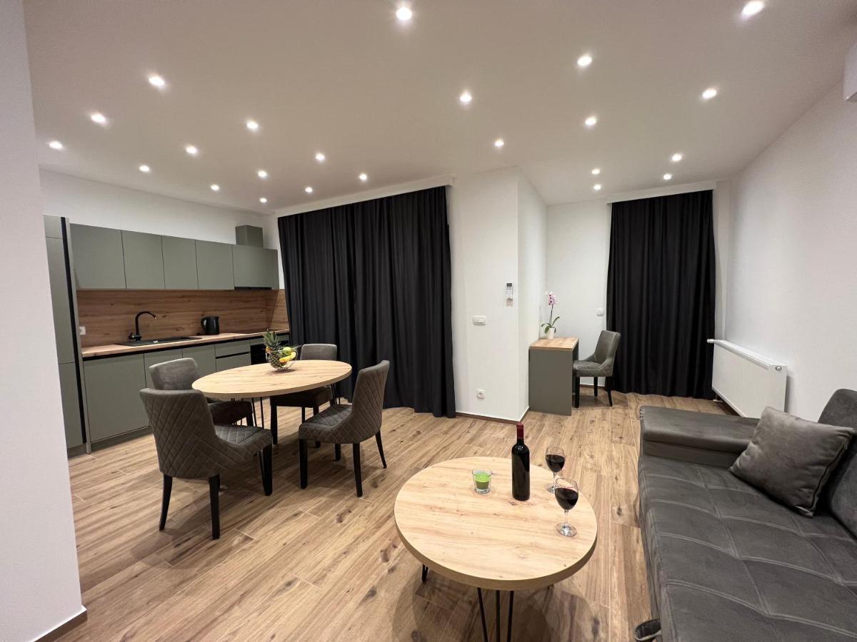 Vila Zrina - Apartmani トロギール エクステリア 写真