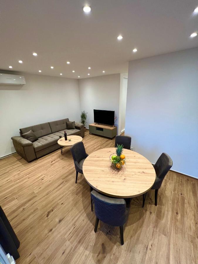 Vila Zrina - Apartmani トロギール エクステリア 写真
