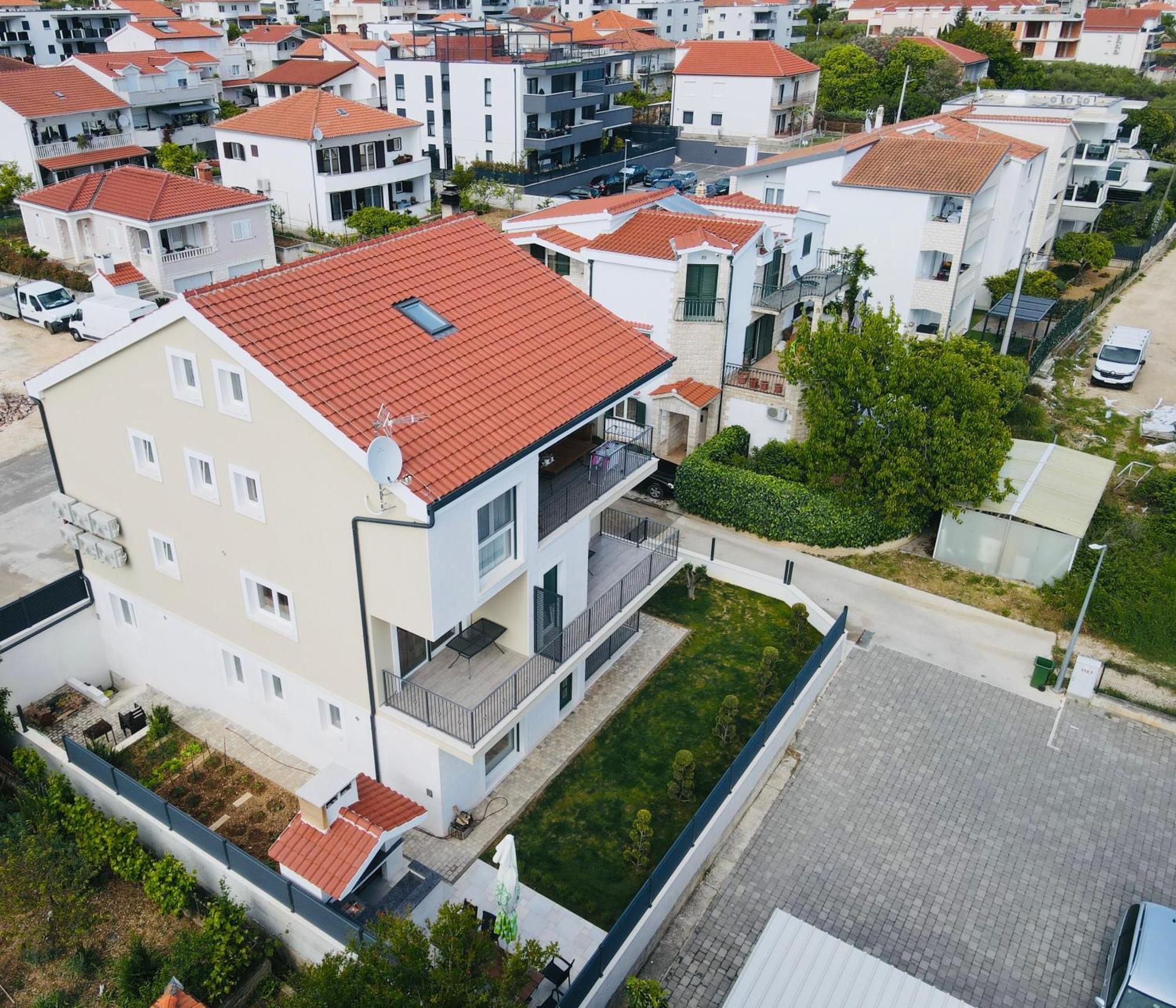 Vila Zrina - Apartmani トロギール エクステリア 写真