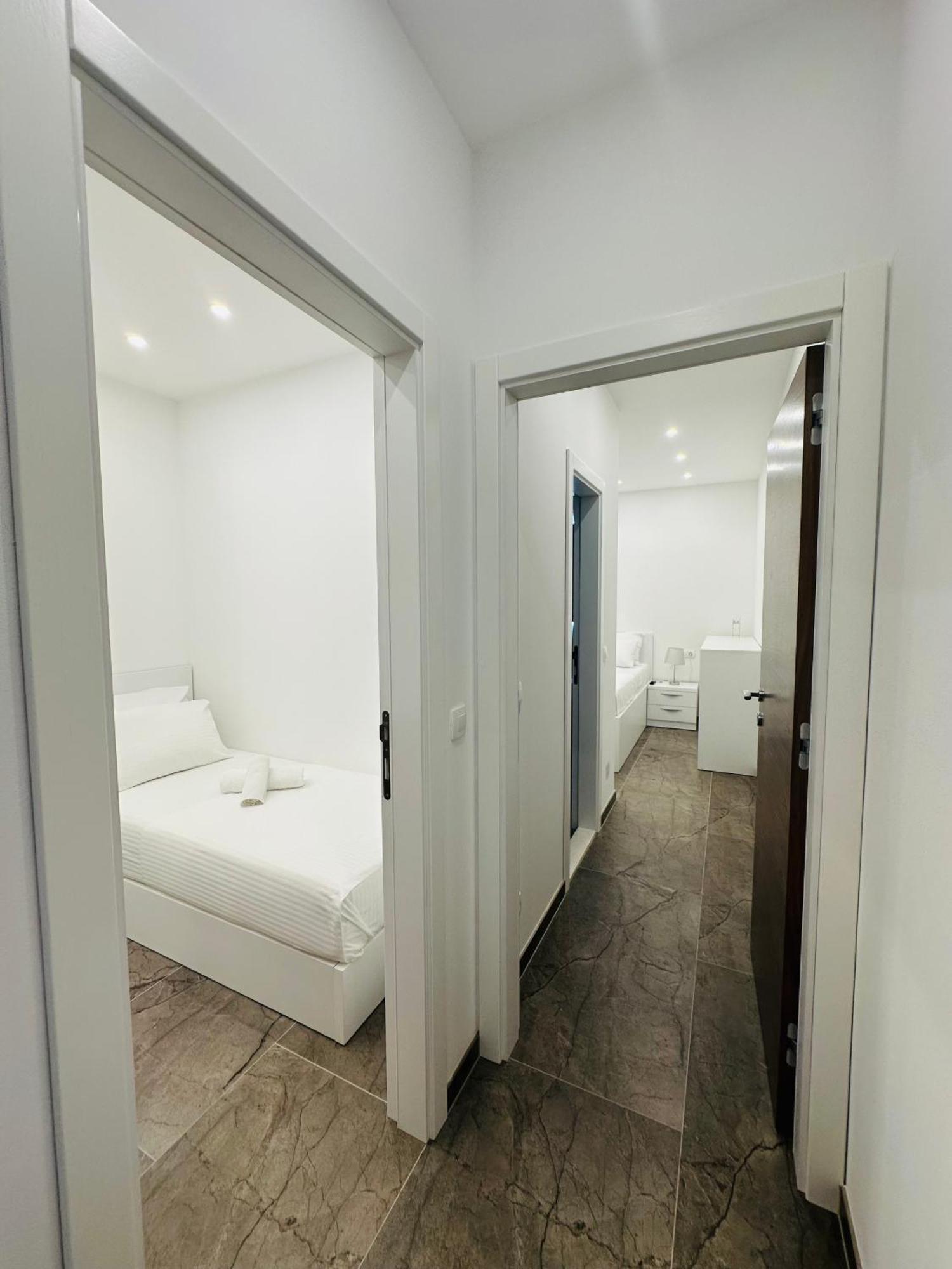 Vila Zrina - Apartmani トロギール エクステリア 写真