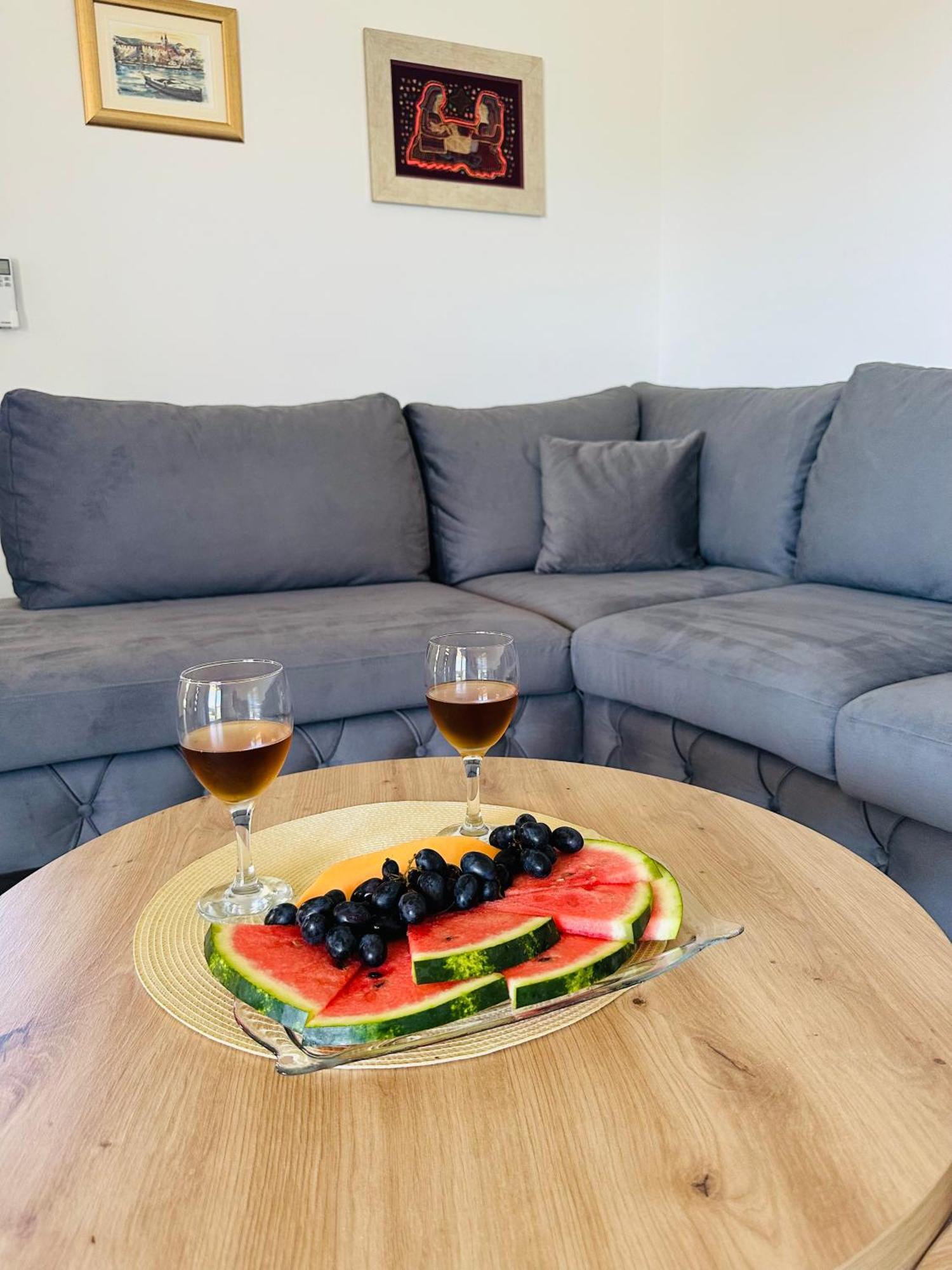 Vila Zrina - Apartmani トロギール エクステリア 写真