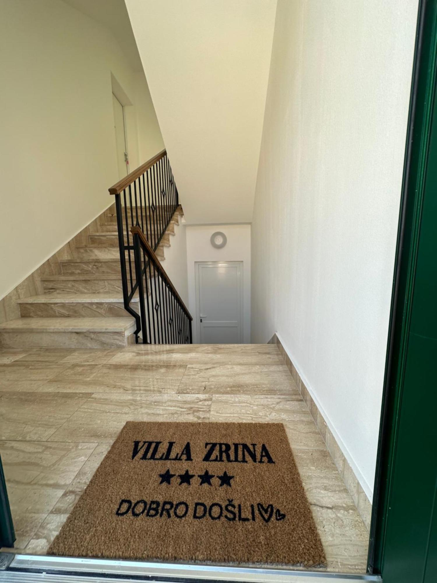 Vila Zrina - Apartmani トロギール エクステリア 写真