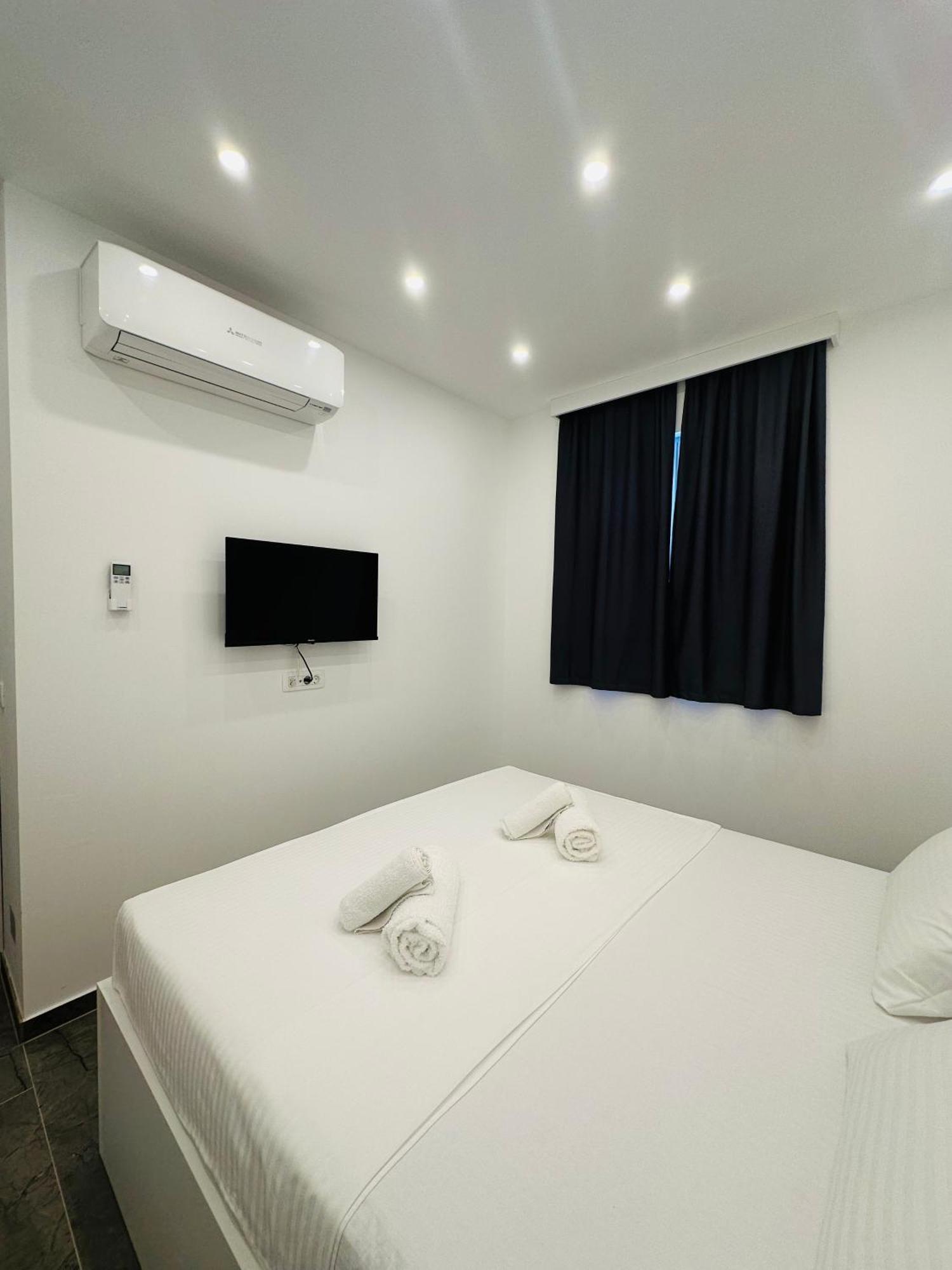 Vila Zrina - Apartmani トロギール エクステリア 写真