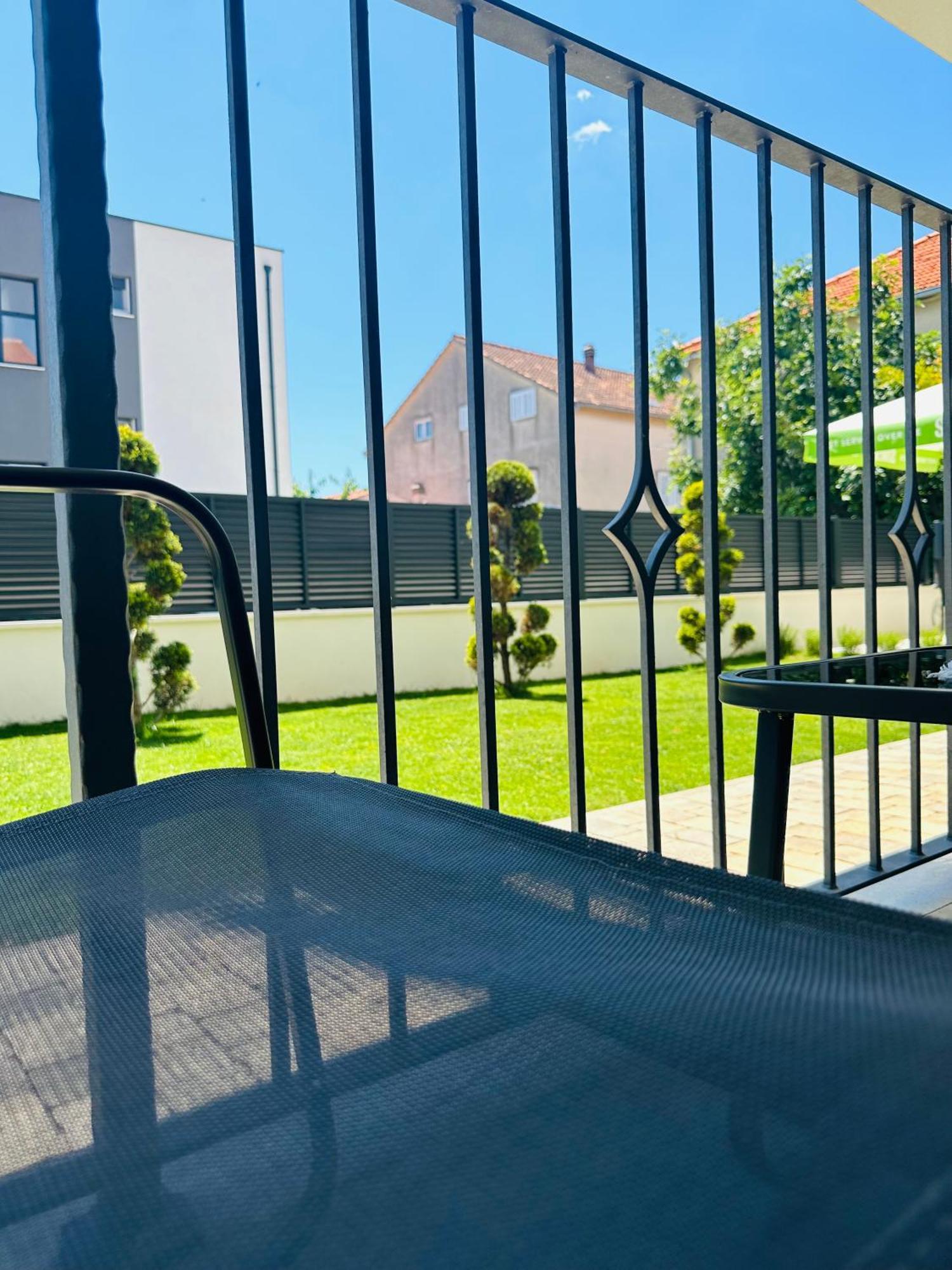 Vila Zrina - Apartmani トロギール エクステリア 写真