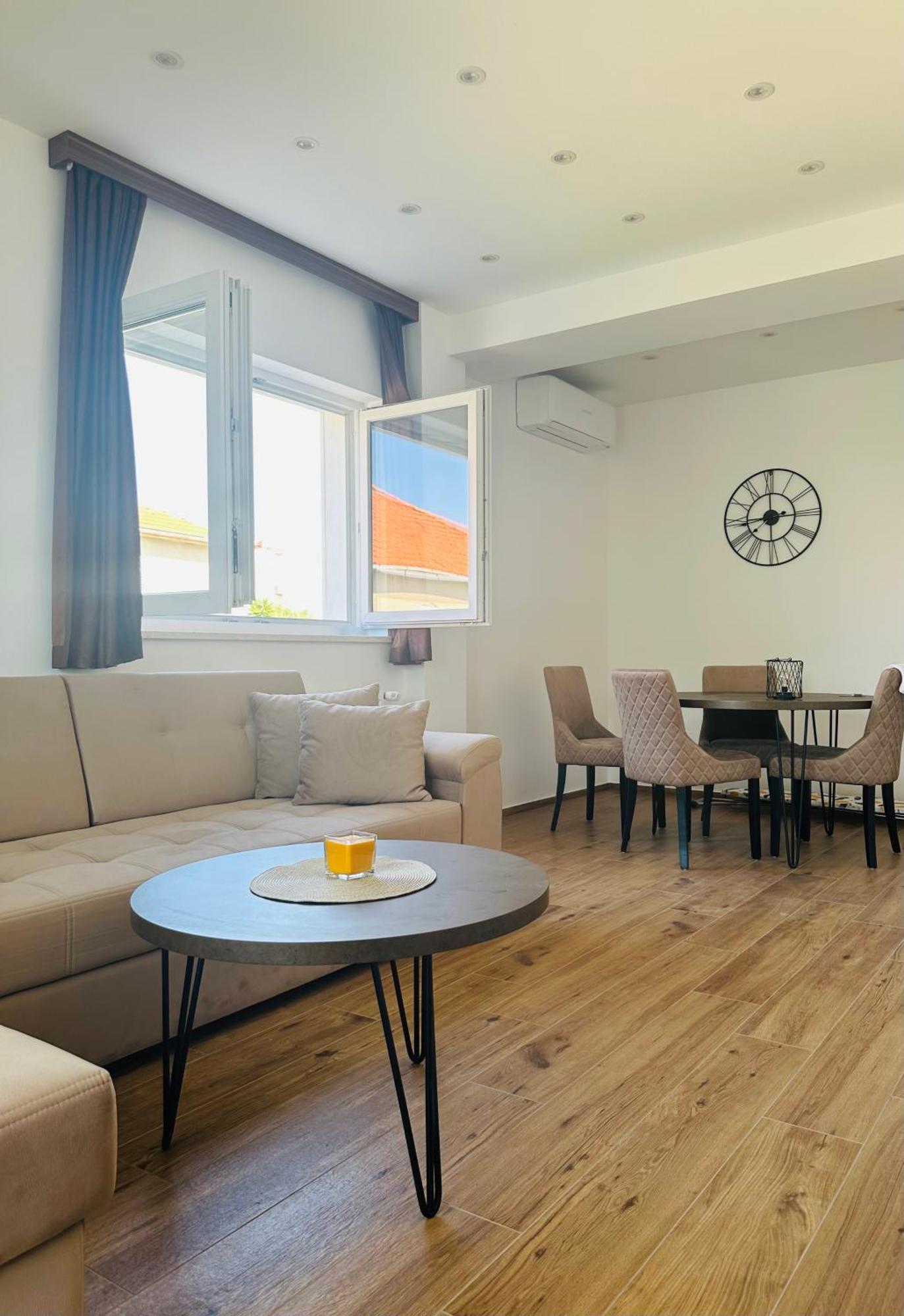 Vila Zrina - Apartmani トロギール エクステリア 写真
